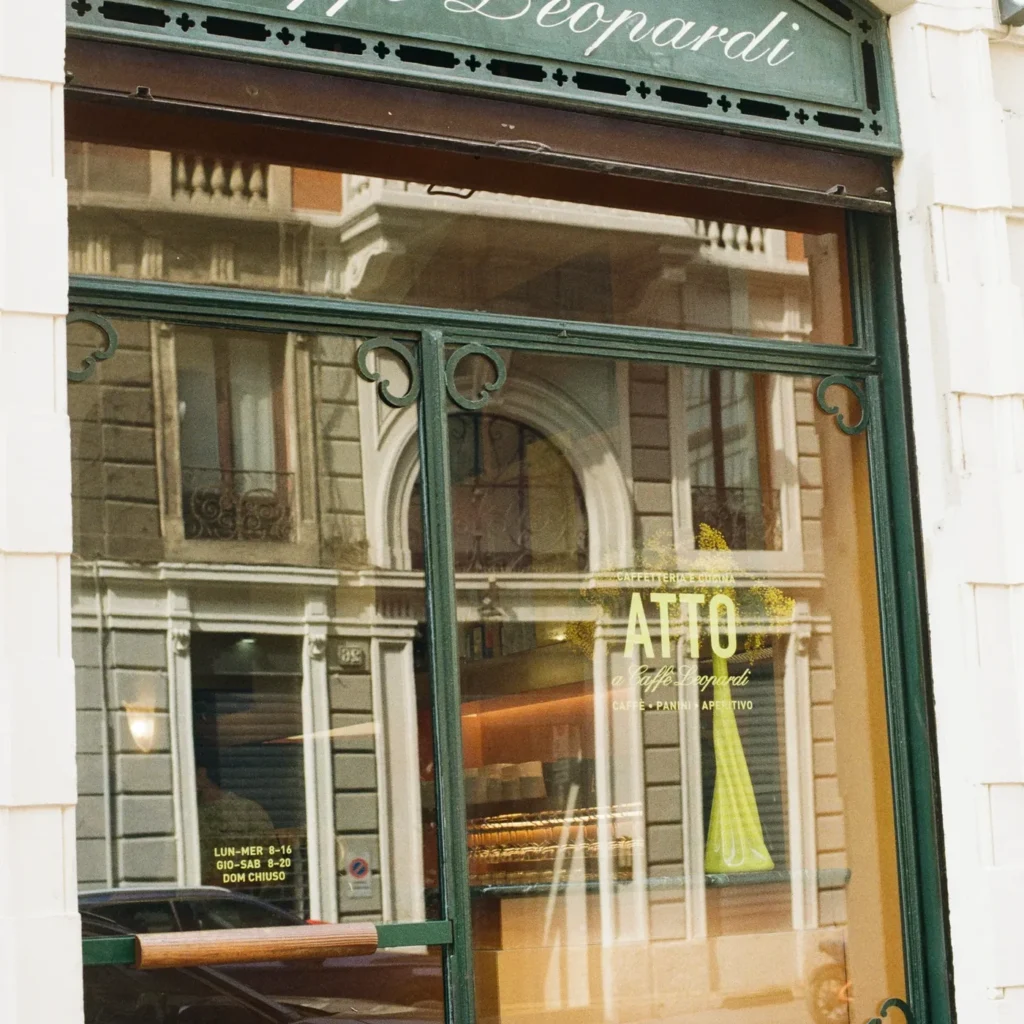 atto-caffe-milano-esterno-1x1